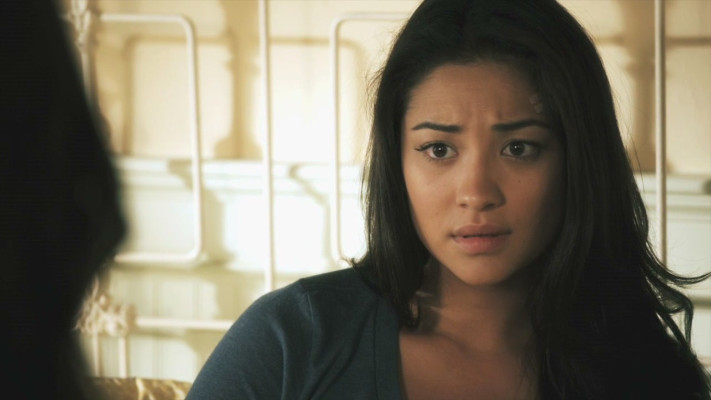 Shay Mitchell pic #814589