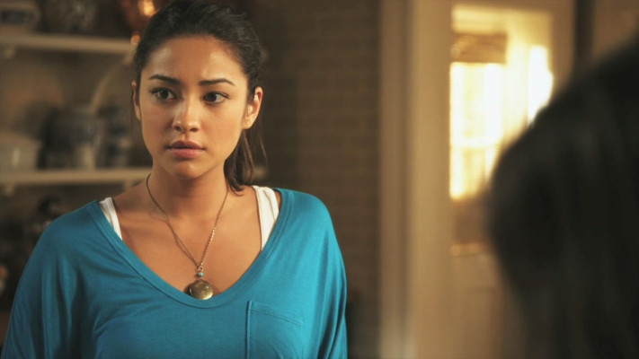 Shay Mitchell pic #814588