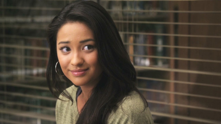 Shay Mitchell pic #812354