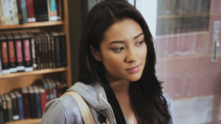 Shay Mitchell pic #818442