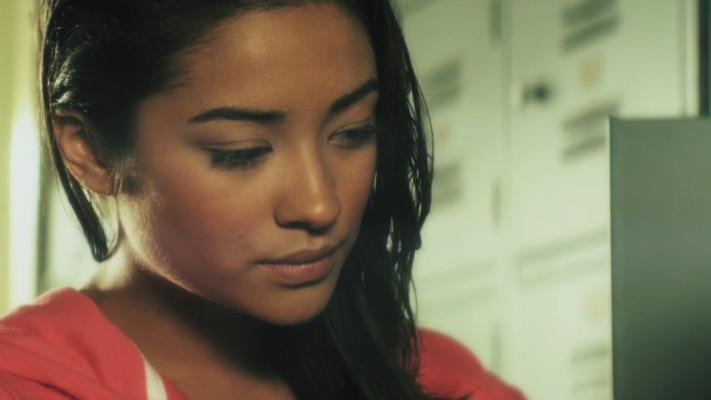 Shay Mitchell pic #814584