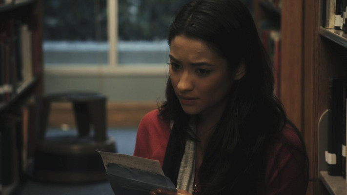 Shay Mitchell pic #812355