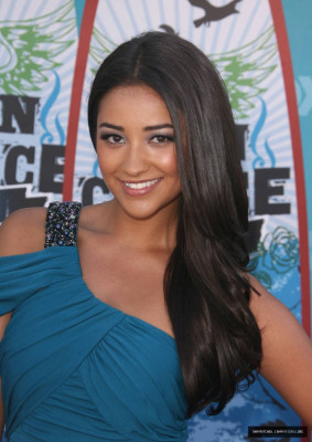 Shay Mitchell pic #806993