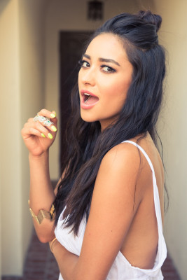 Shay Mitchell pic #825846