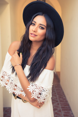 Shay Mitchell pic #826191