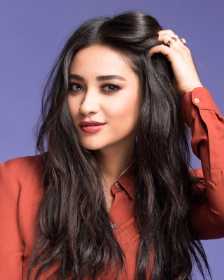 Shay Mitchell pic #838523