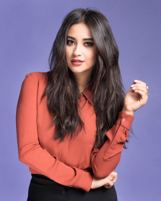 Shay Mitchell pic #838524