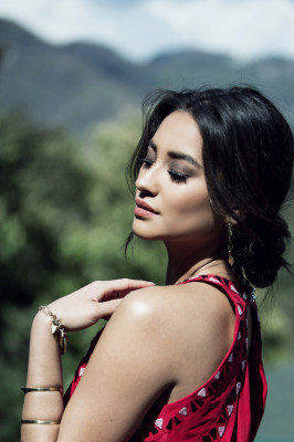Shay Mitchell pic #863254