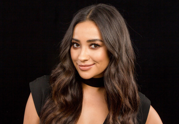Shay Mitchell pic #883929