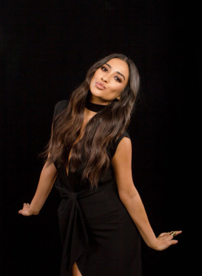 Shay Mitchell pic #883924