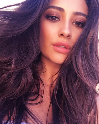 Shay Mitchell pic #872505