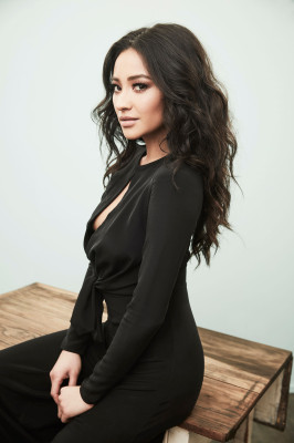 Shay Mitchell pic #937385