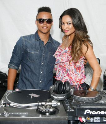 Shay Mitchell pic #545086