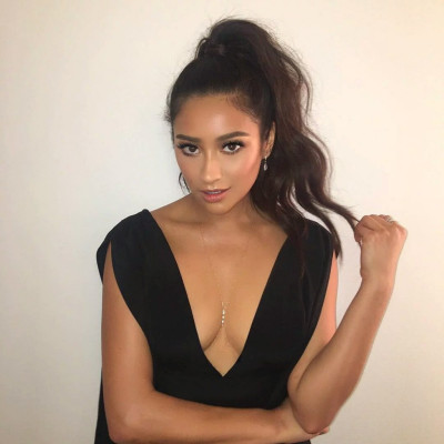 Shay Mitchell pic #903739