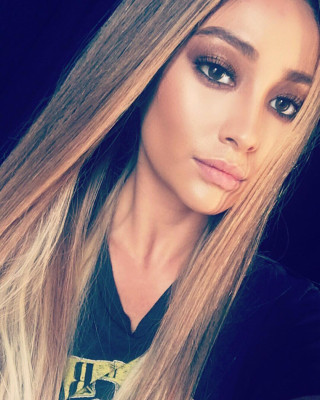 Shay Mitchell pic #909721