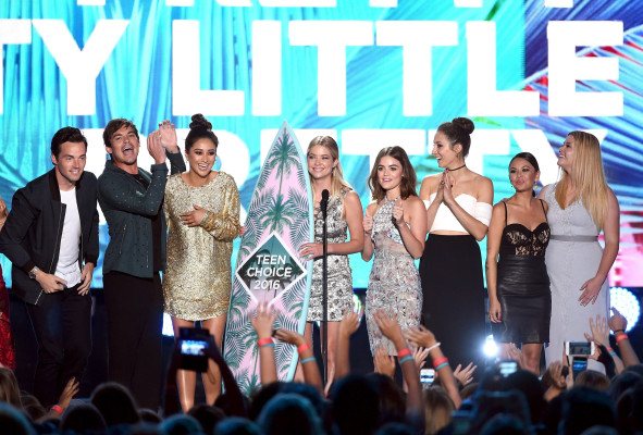 Shay Mitchell pic #903564