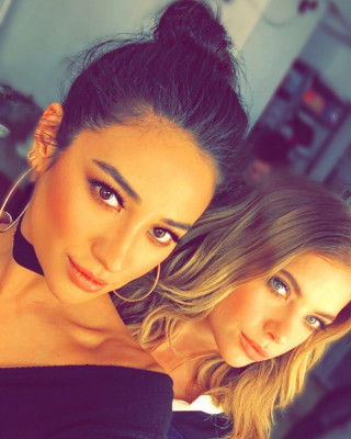 Shay Mitchell pic #902212