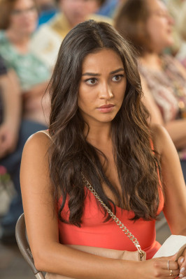 Shay Mitchell pic #928675