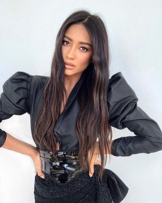 OliviaMunn and ShayMitchell – Harper’s Bazaar Vietnam 7th Anniversary Issue 2018