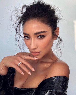 OliviaMunn and ShayMitchell – Harper’s Bazaar Vietnam 7th Anniversary Issue 2018