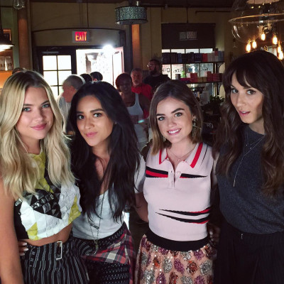 Shay Mitchell pic #837734