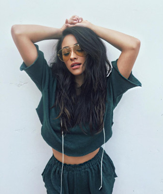 Shay Mitchell pic #931155