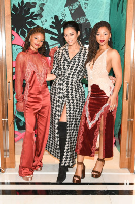 Shay Mitchell – Tiffany and Co.Celebrate the Holidays With a Girls Night in LA