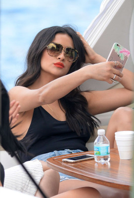Shay Mitchell pic #869887