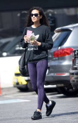 Shay Mitchell pic #877248