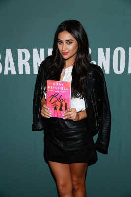Shay Mitchell pic #835411