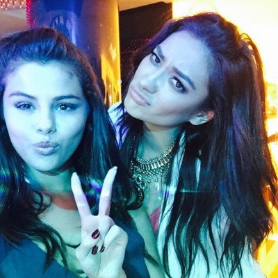 Shay Mitchell pic #874119