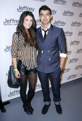 Shenae Grimes pic #489527