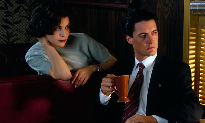 Sherilyn Fenn - Twin Peaks (1990-1991)