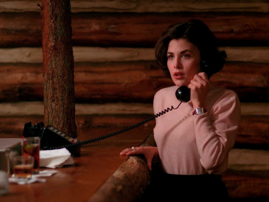 Sherilyn Fenn - Twin Peaks (1990-1991)