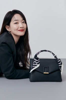 Shin Min Ah-«COURONNE» 2022.