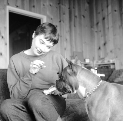 photo 13 in Shirley Maclaine gallery [id429826] 2011-10-19 00:00:00