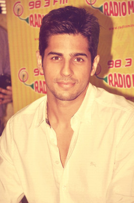Sidharth Malhotra pic #593662