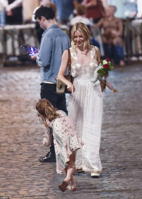 Sienna Miller pic #1195267