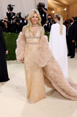 Sienna Miller - MET Gala 2021: In America. A Lexicon Of Fashion 09/13/2021