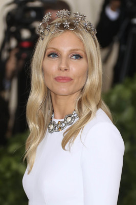 Sienna Miller – MET Gala 2018