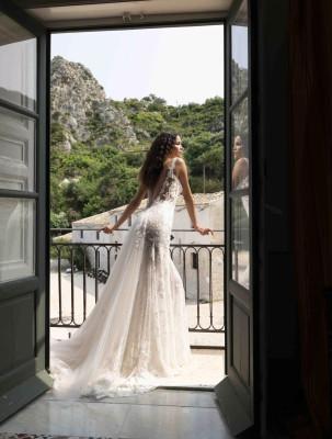 Sofia Resing for Alessandro Angelozzi Couture