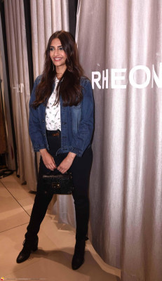 Sonam Kapoor pic #970310