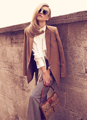 Sophie Holmes pic #478949