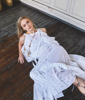 Sophie Turner – S Mode May 2019