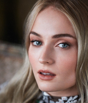 Sophie Turner – S Mode May 2019