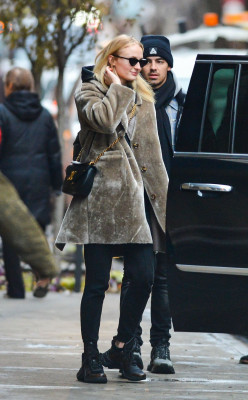 Sophie Turner Street Style 12/15/2018