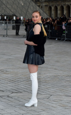 Sophie Turner Attends Louis Vuitton Show – Paris Fashion Week