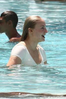 Sophie Turner (actress) pic #1092797