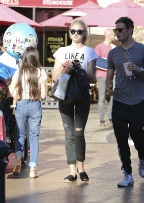 Sophie Turner (actress) pic #907249