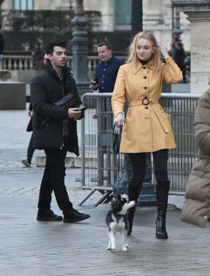 Sophie Turner – Sightseeing in Paris